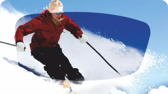 NPolar polarize lens içinden net kayak sahnesi; karda parlama kontrolü.