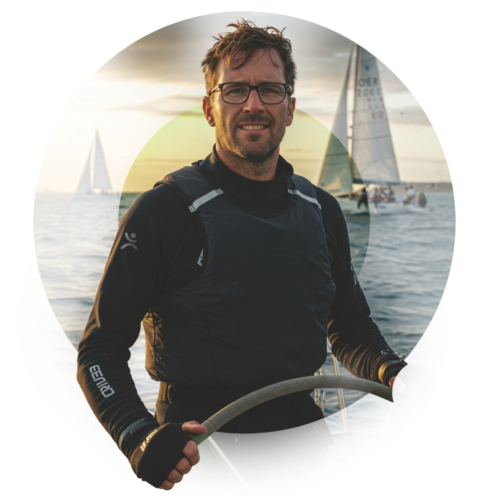 Novax Sportive Progresif spor gözlük camı kullanıcı ürün görseli; yelken yapan sporcu. Novax Sportive Progressive sport eyeglass lens lifestyle image.